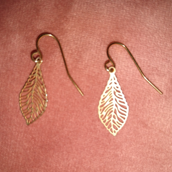 Handmade Delicate Lightweight Mini Leaf Filigree Earrings Laser Cut Gold New - Picture 4 of 11